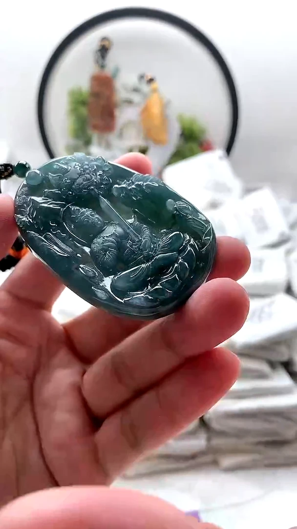 颈饰未镶嵌翡翠虚空藏