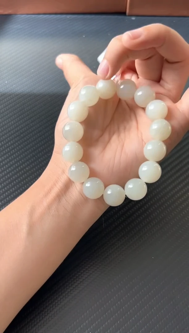 未镶嵌手串和田玉黑山微色差卡14Mj