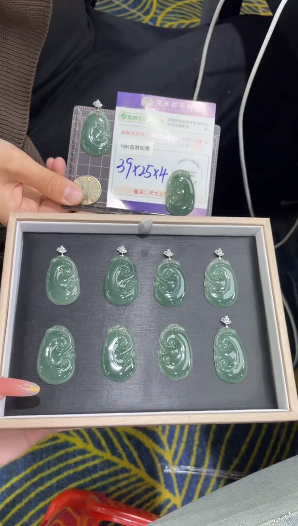 18K金镶嵌挂件翡翠如意FL10/多样性发其一CP配绳