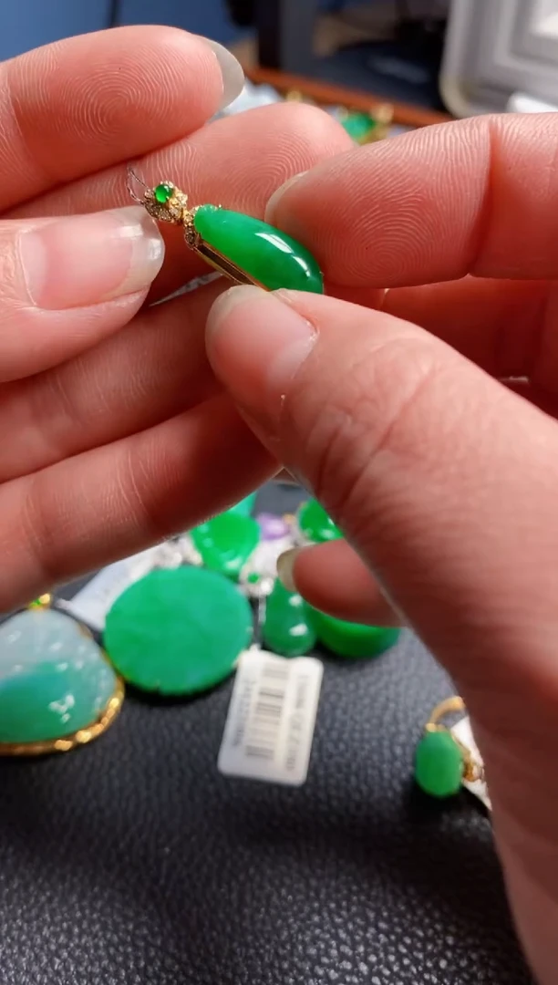 【闪购商品】翡翠颈饰未镶嵌吊坠