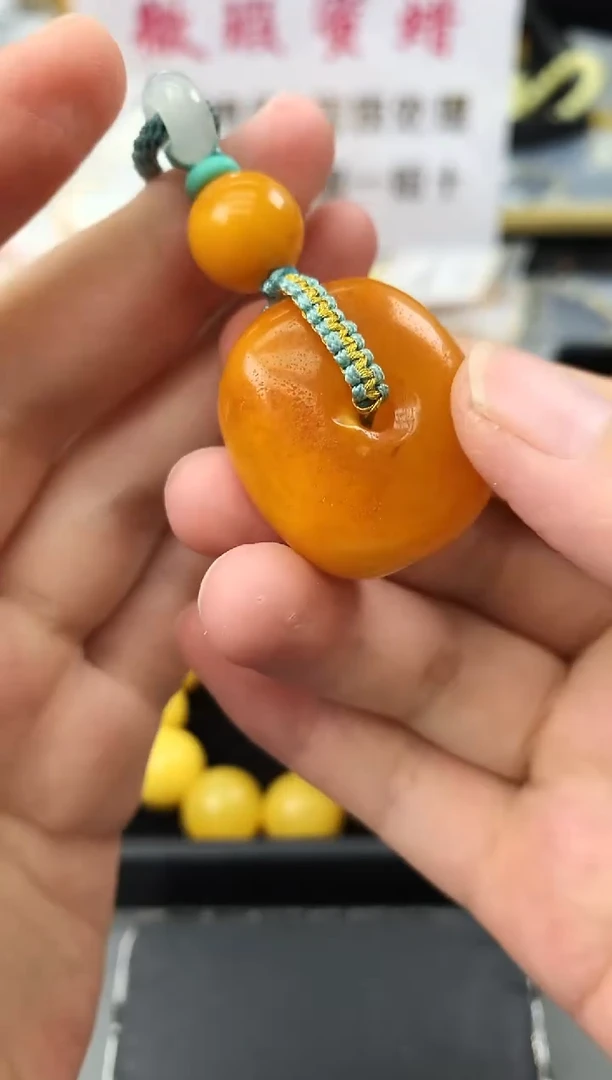 未镶嵌琥珀珠宝奇石50