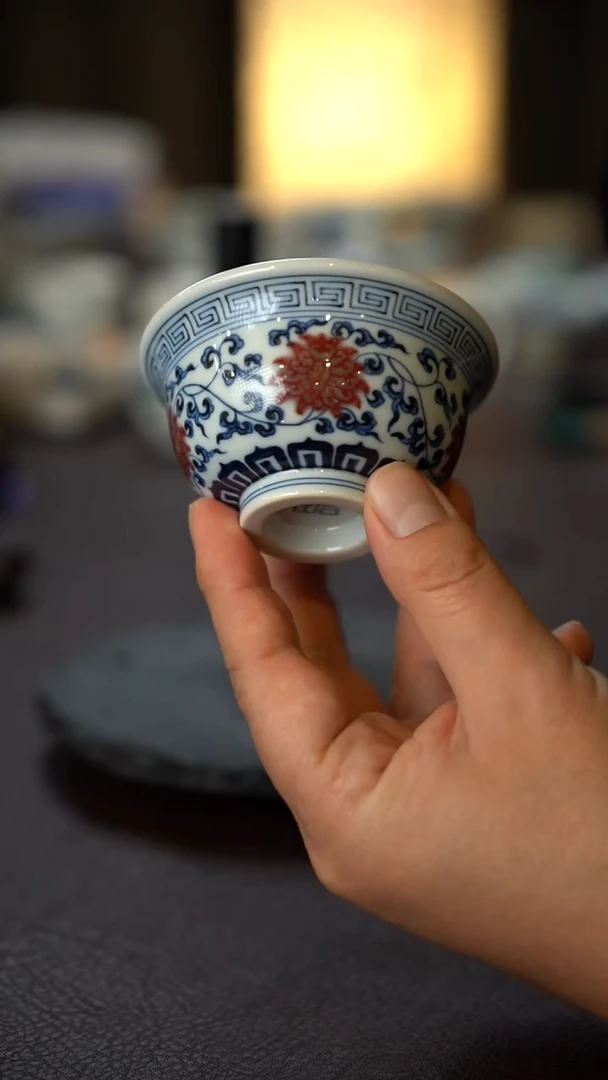 （小）全手工手绘原矿青花釉里红缠枝莲压手杯