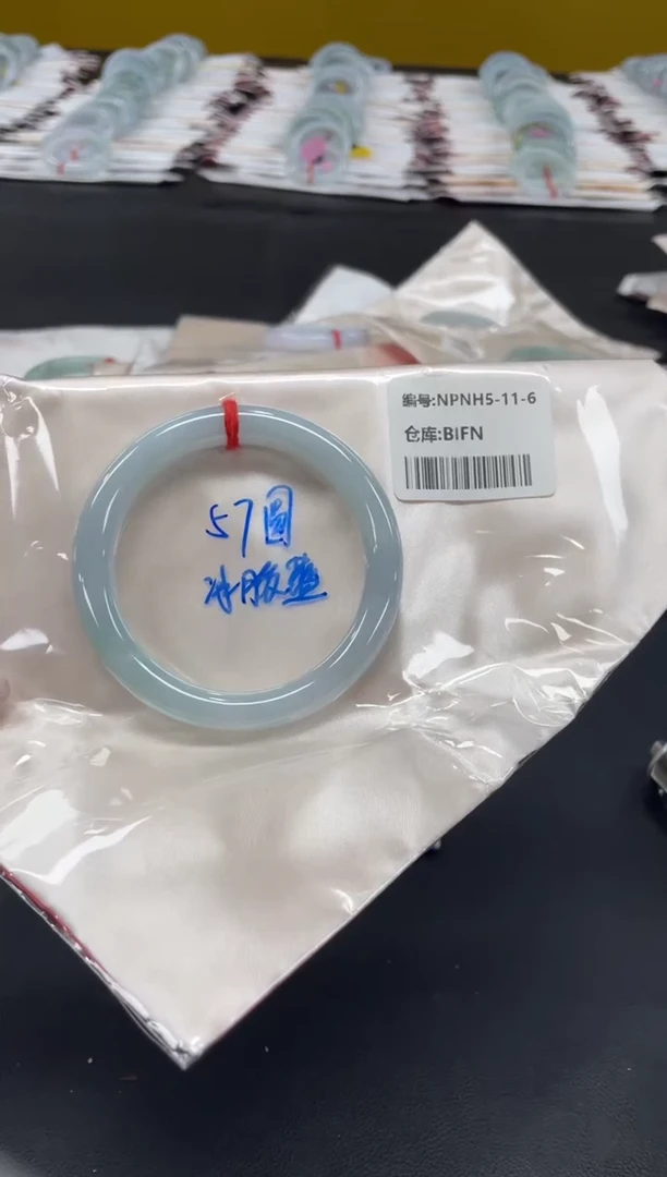 未镶嵌手镯翡翠翡翠手镯