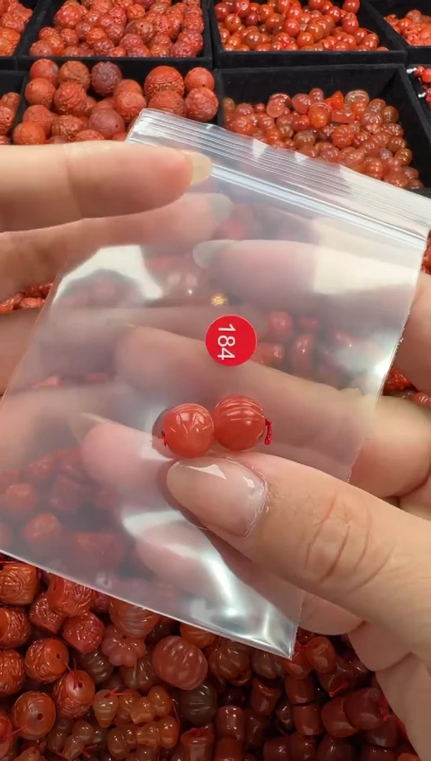 南红玛瑙未镶嵌颈饰1