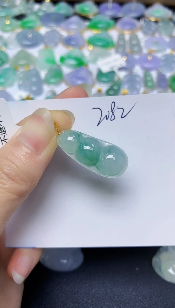 翡翠18K金镶嵌颈饰天然缅甸翡翠A货