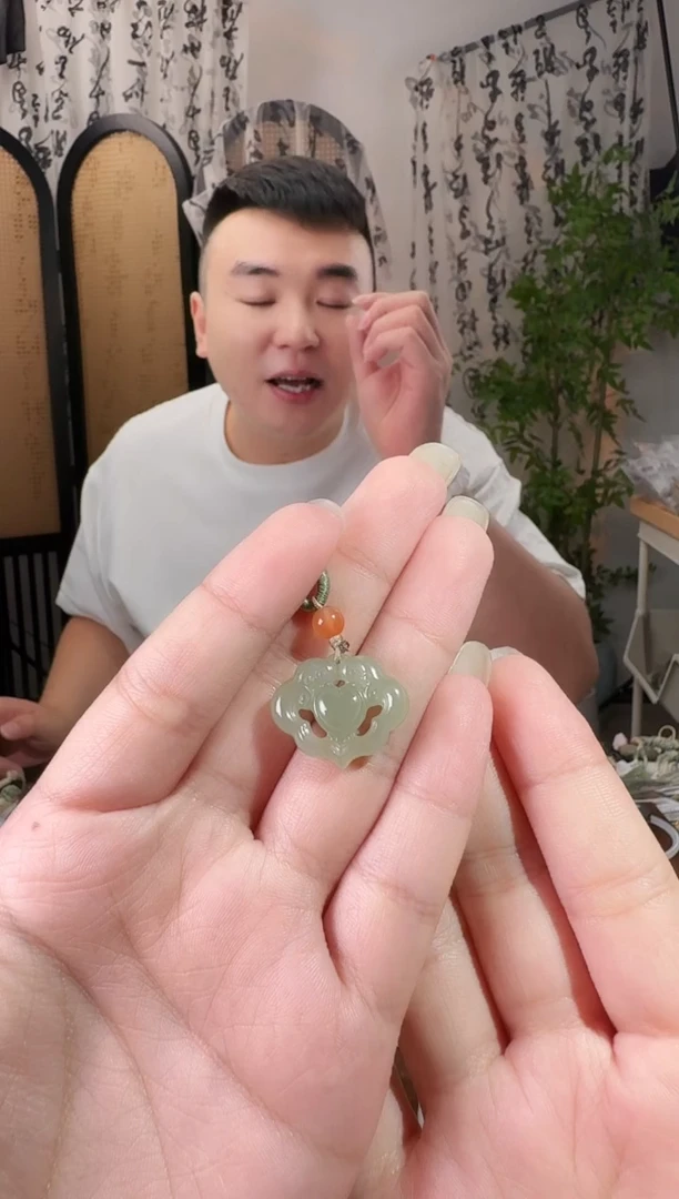 颈饰未镶嵌和田玉爱心锁