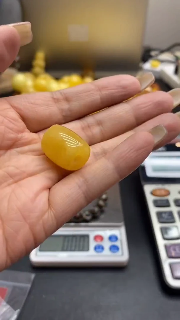 琥珀未镶嵌珠宝奇石933