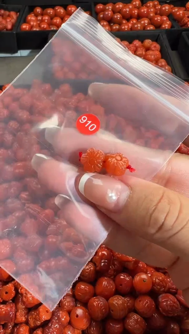 颈饰未镶嵌南红玛瑙1