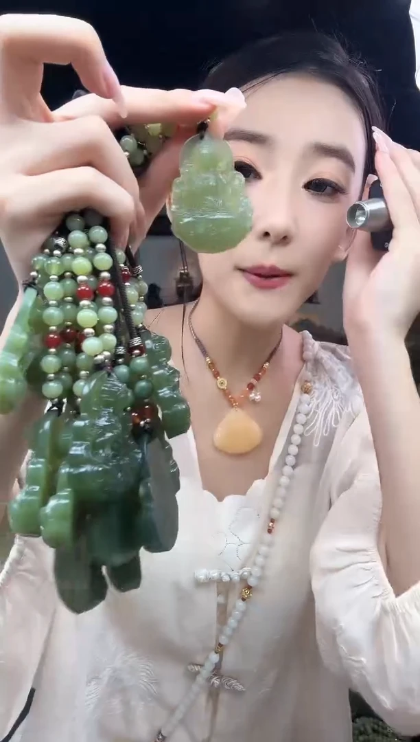 岫玉未镶嵌颈饰50-湖水绿度母【半珠连】