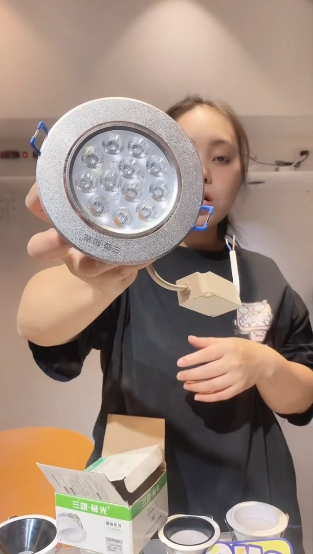 金属LED天花射灯 星际 12W 6500K 24° 分体 斜边 铝色