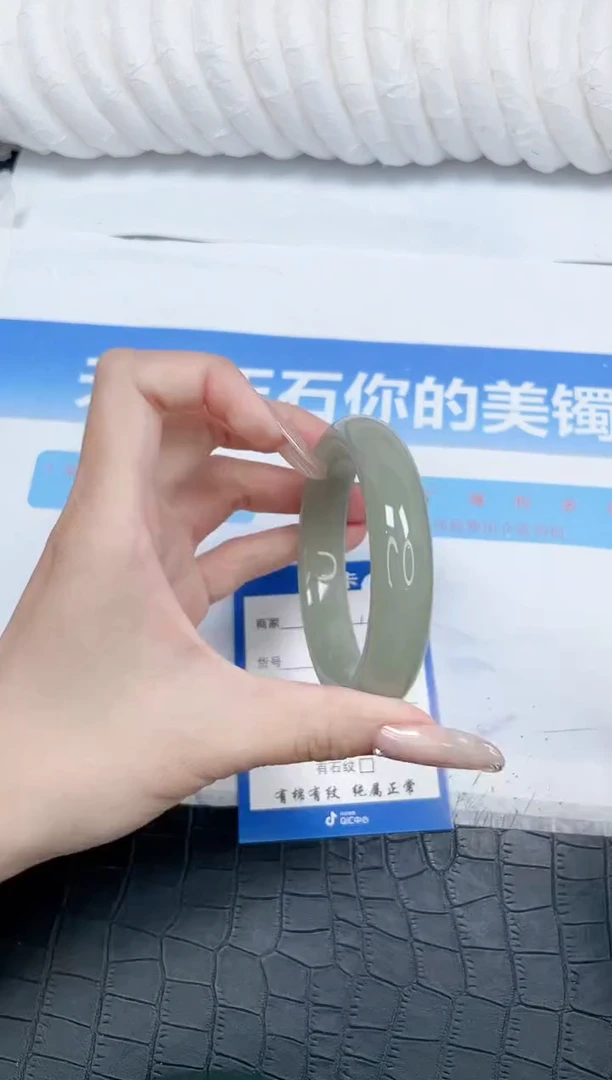 石英质玉手镯未镶嵌168-56.3