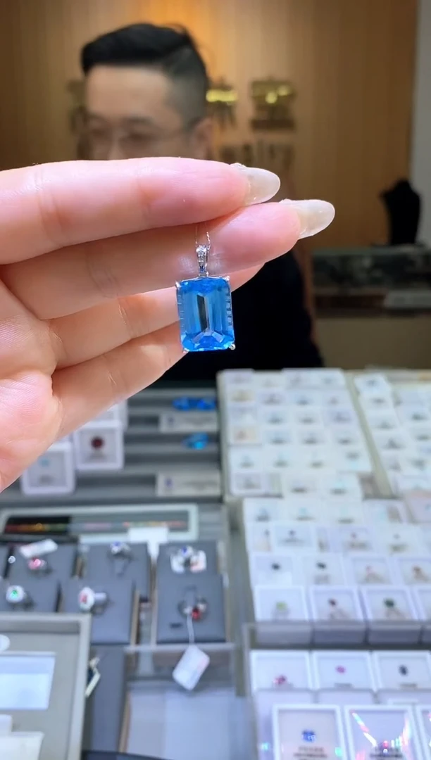 【闪购商品】托帕石吊坠(赠链)银S925镶嵌天然托帕石吊坠