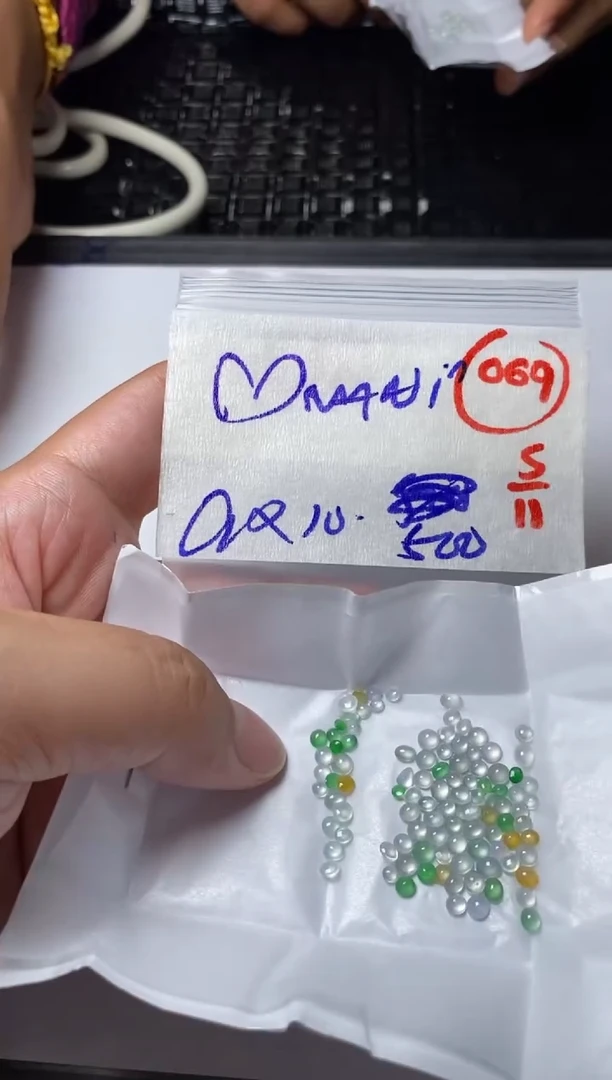 未镶嵌定制翡翠ᥫ****?缅甸天然翡翠A货69