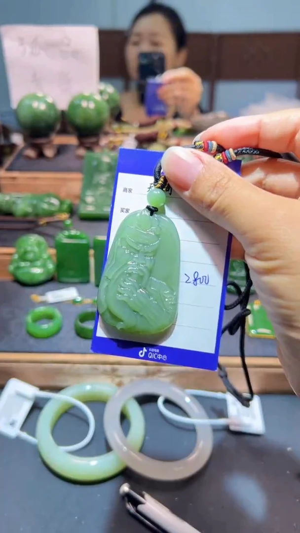 颈饰未镶嵌和田玉（碧玉）1