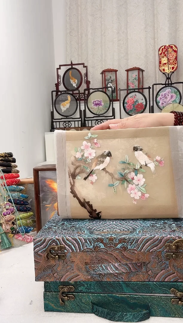 扇子苏绣作品手工摆台