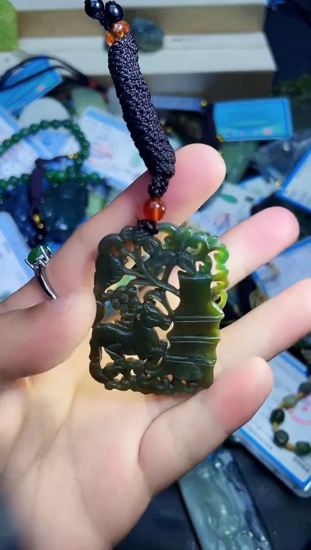 颈饰未镶嵌和田玉1