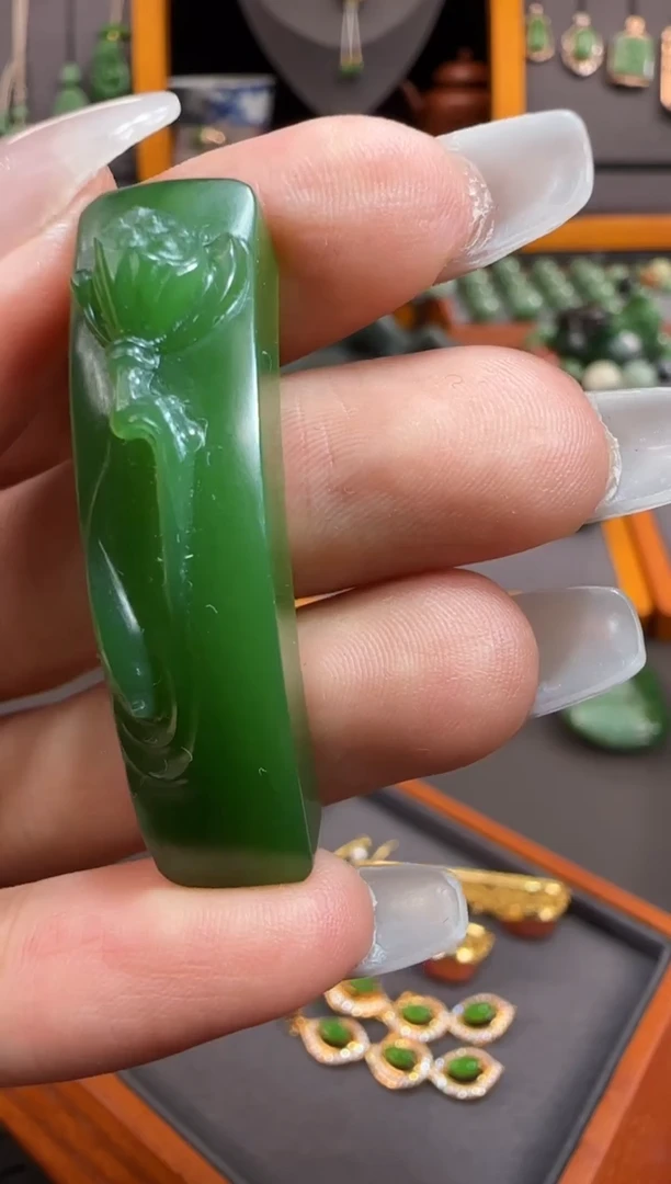 和田玉未镶嵌颈饰吊坠