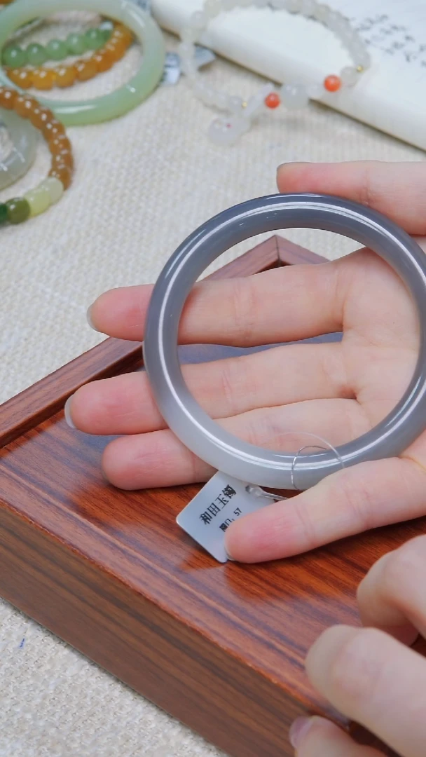 和田玉手镯未镶嵌57圈口高冰烟紫手镯