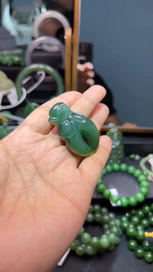 和田玉（碧玉）未镶嵌颈饰1