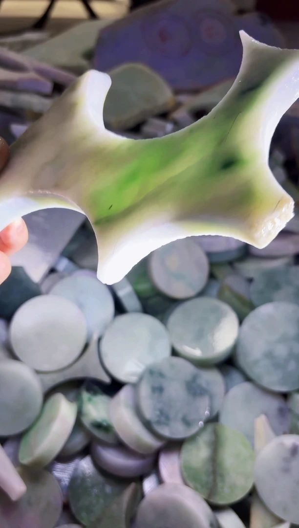 【闪购商品】翡翠颈饰未镶嵌A货吴玉276