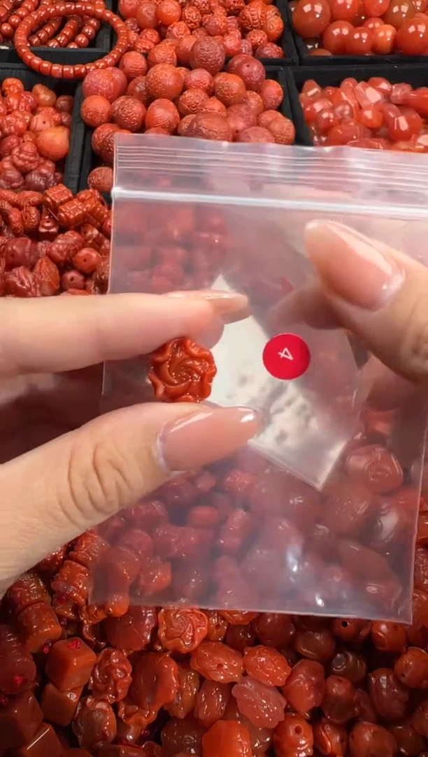 南红玛瑙未镶嵌颈饰1