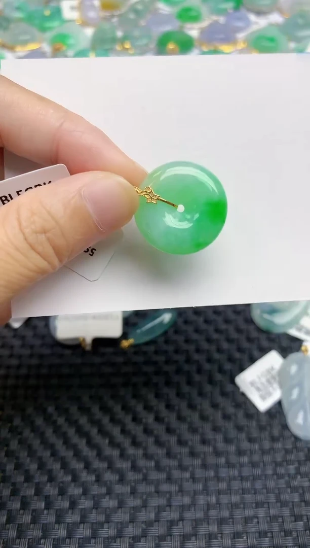 翡翠18K金镶嵌颈饰天然翡翠A货
