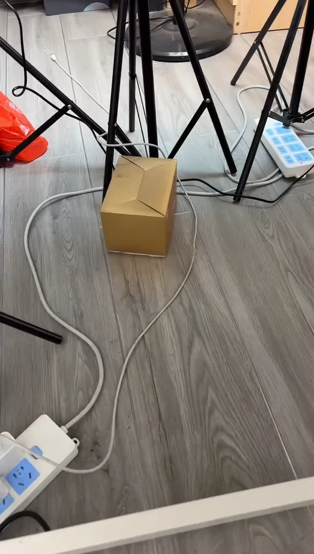 禾器  莲君侧把公道杯