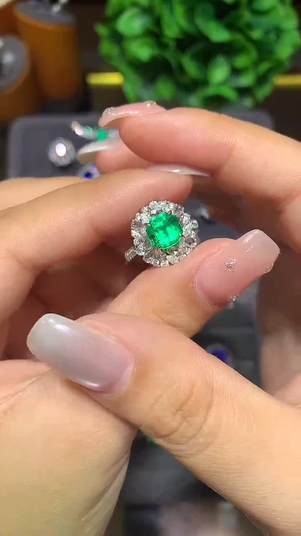 18K金镶嵌戒指祖母绿1.67ct