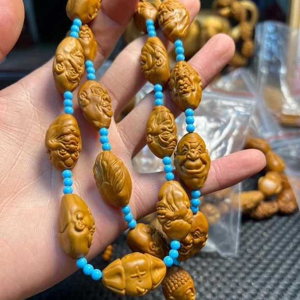 橄榄核雕十八罗汉脖挂