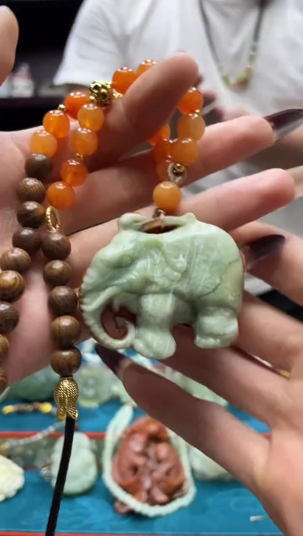 未镶嵌岫玉吊坠·