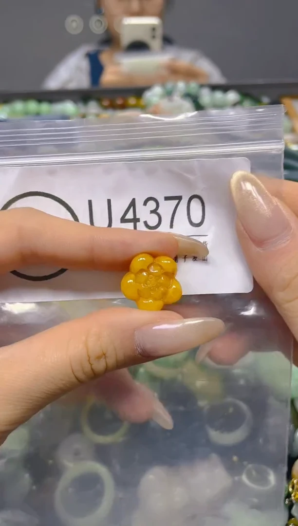 颈饰未镶嵌翡翠/ U /翡翠A货，一件也是批发价