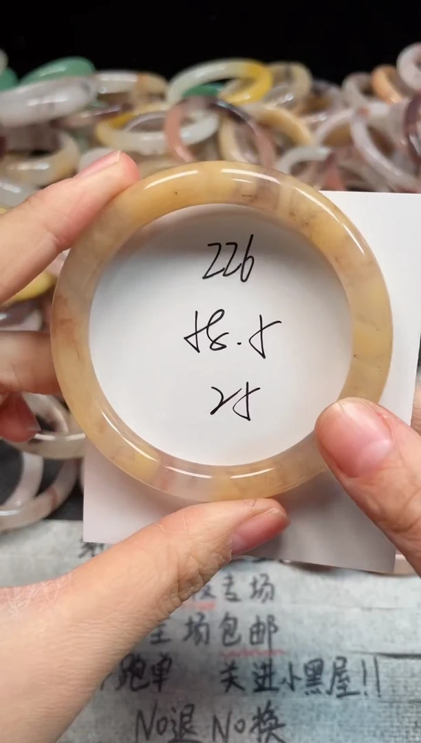 未镶嵌手镯石英质玉226