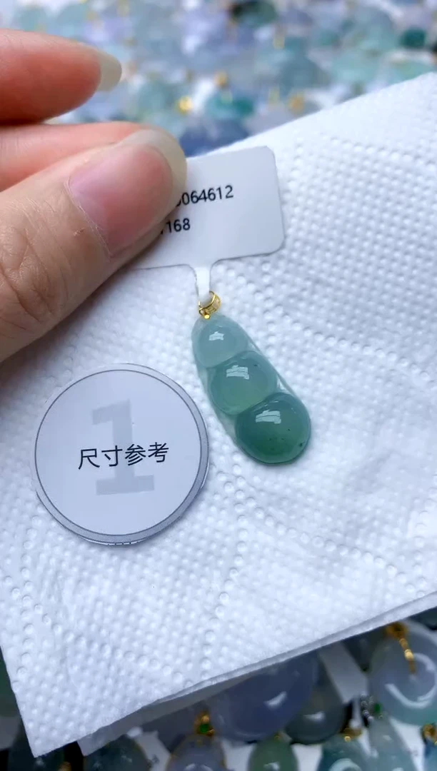 颈饰18K金镶嵌翡翠天然A货翡翠