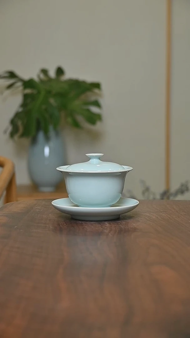 元宝盖碗 天青 微瑕 朱法喜款