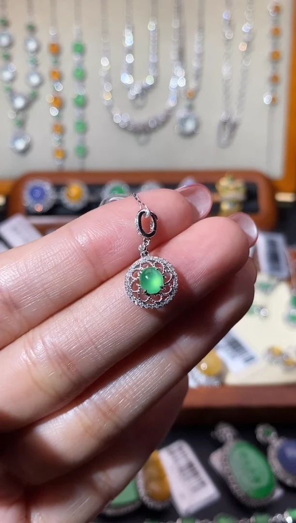 【闪购商品】翡翠颈饰18K金镶嵌吊坠