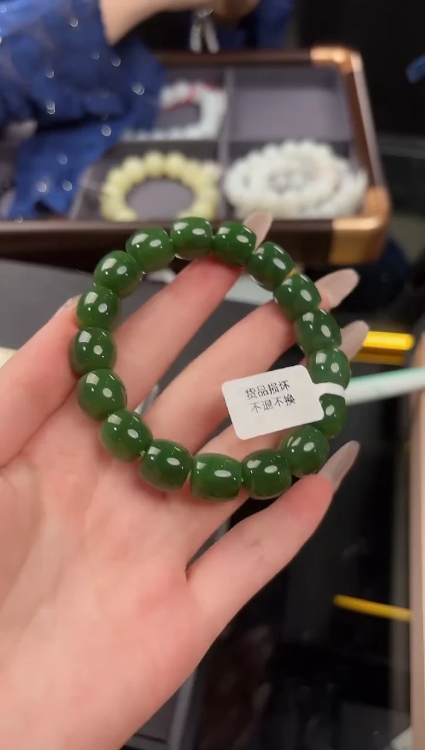 手串未镶嵌和田玉董小姐推荐 多样性发货 拍一发一