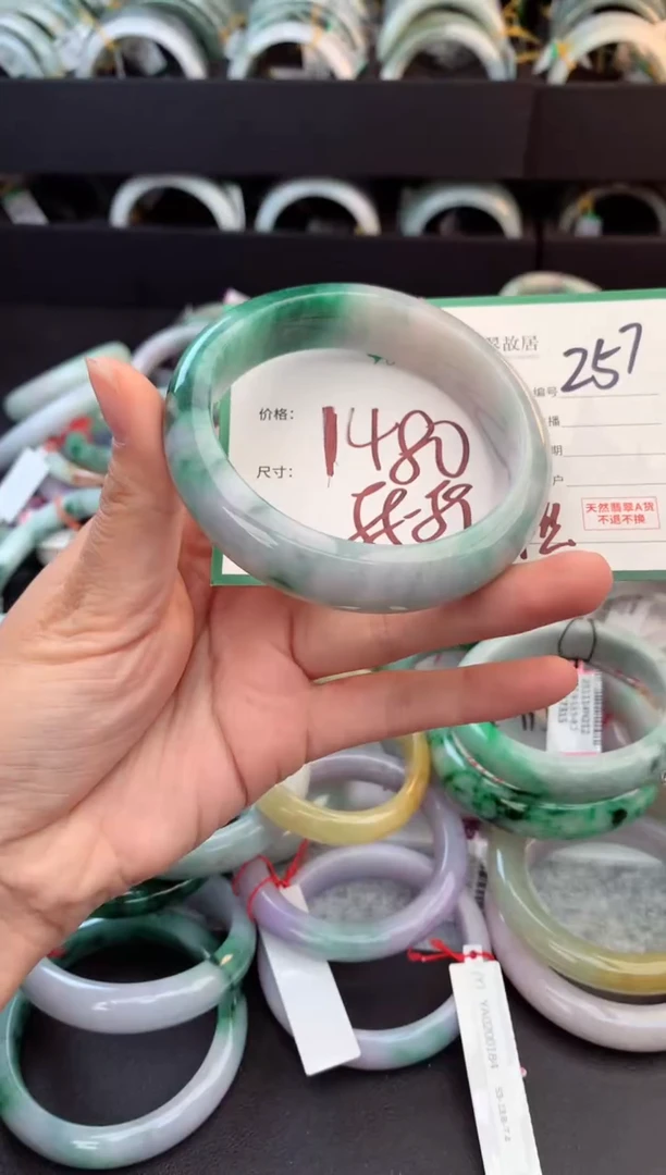 未镶嵌定制翡翠H****?毛货需精细抛光+多人