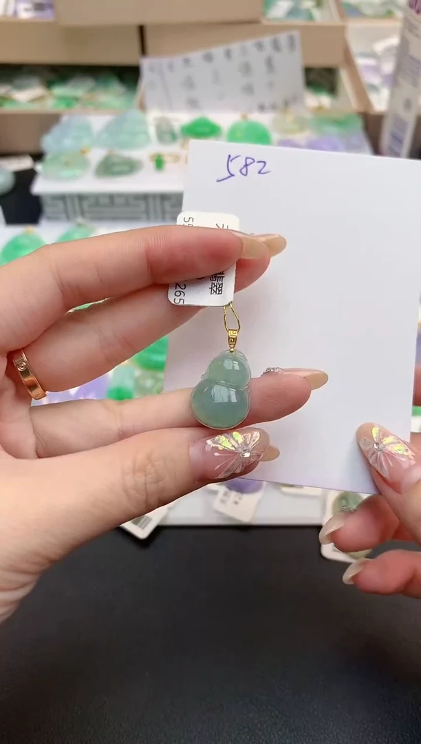 颈饰18K金镶嵌翡翠天然缅甸A货翡翠