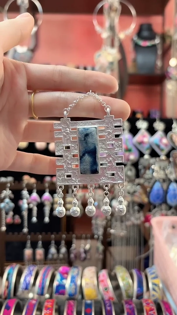 织绣小****i 云织谣民族风精美饰品   316