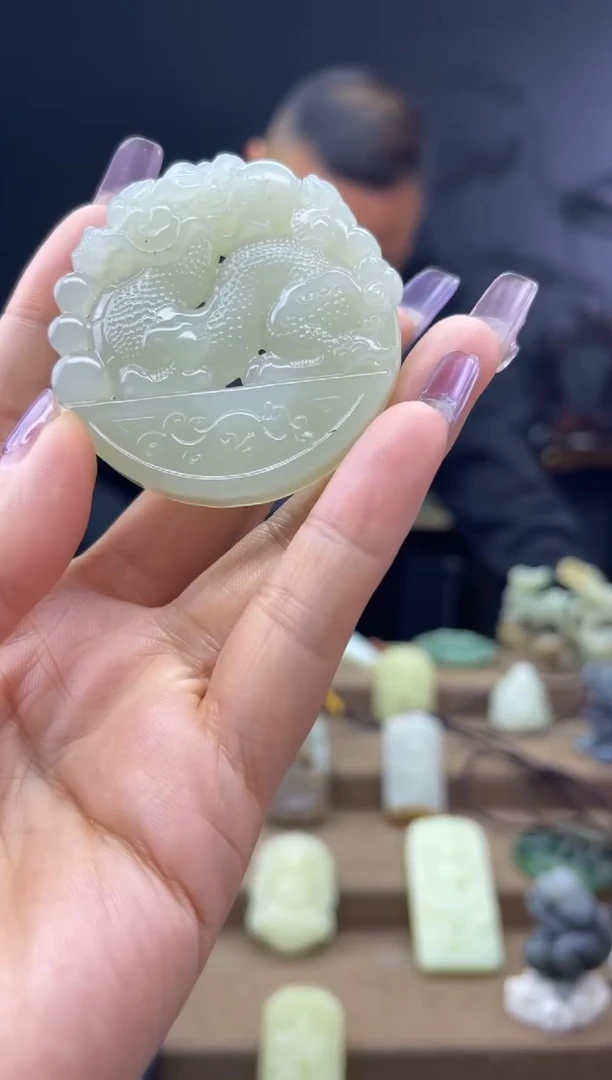 颈饰未镶嵌和田玉1