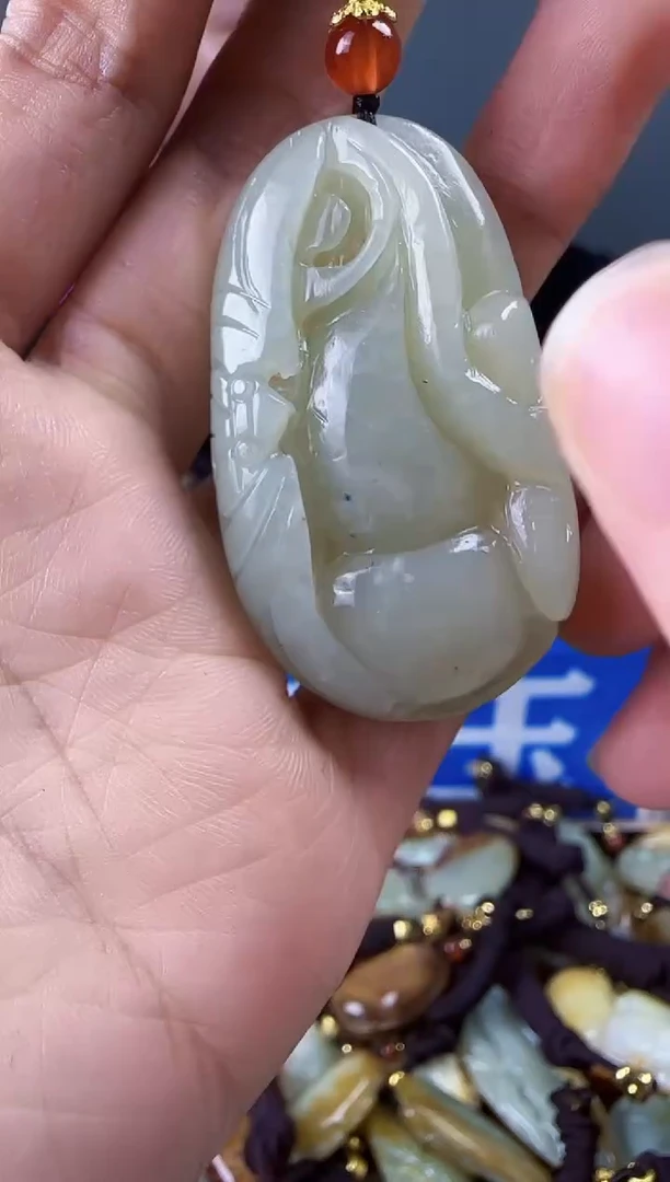 和田玉未镶嵌颈饰1