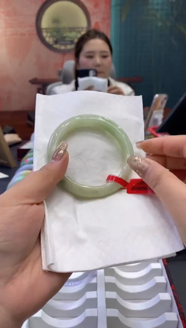 【闪购商品】翡翠手镯未镶嵌多人005414