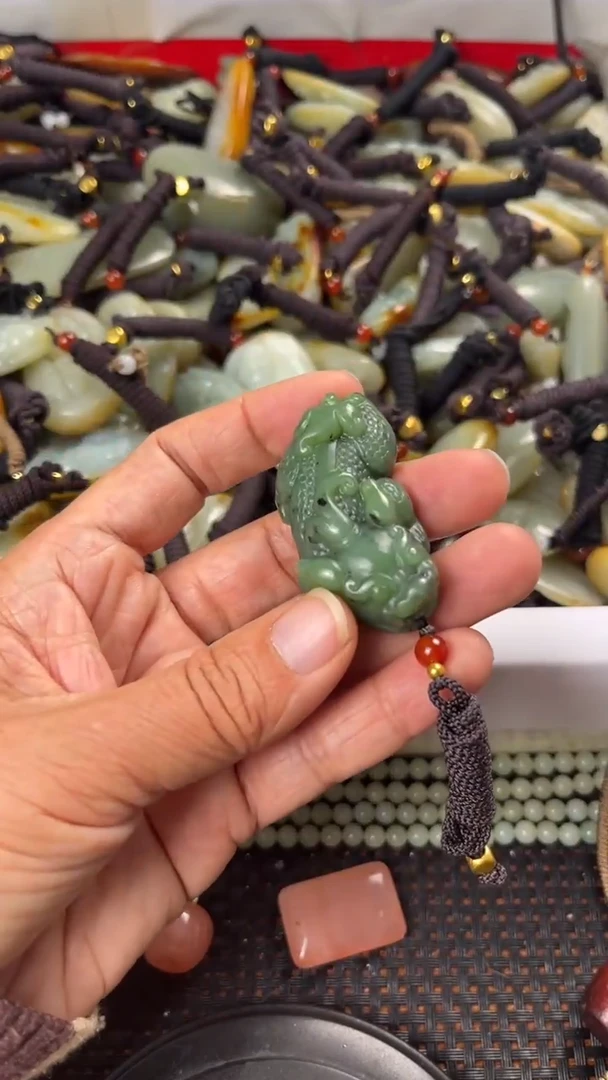 【闪购商品】和田玉颈饰未镶嵌多样性发货没有证书拍一发一有瑕