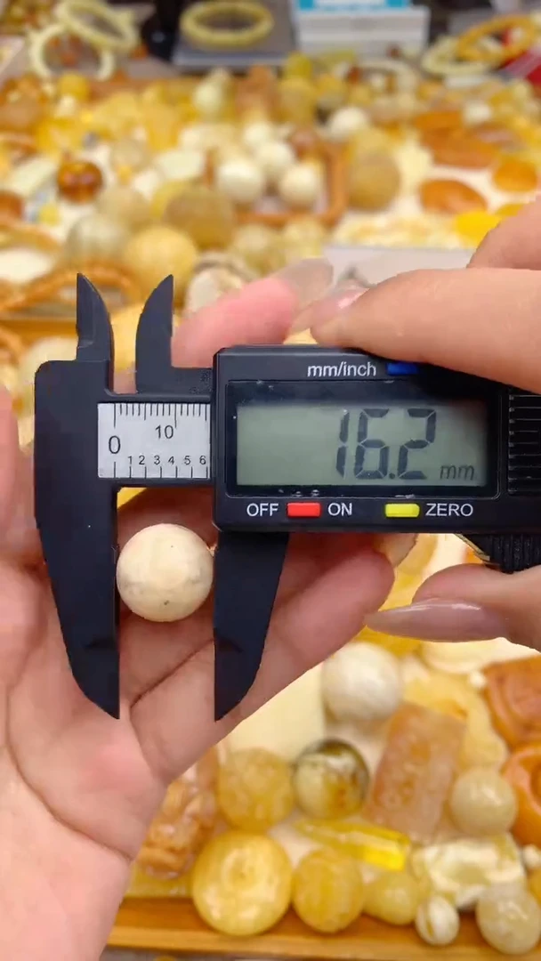 蜜蜡未镶嵌珠宝奇石49