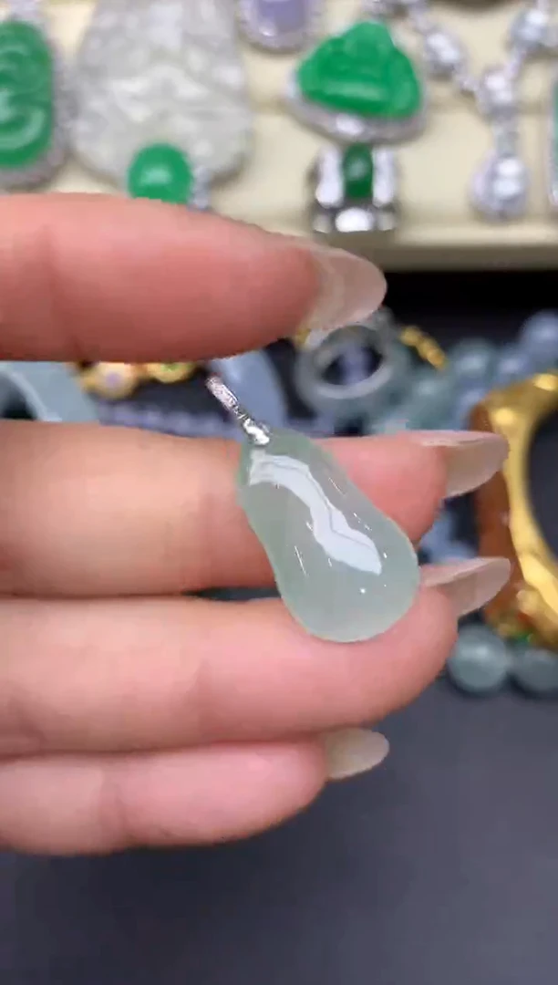 翡翠18K金镶嵌颈饰160-雪姐翡翠天天见