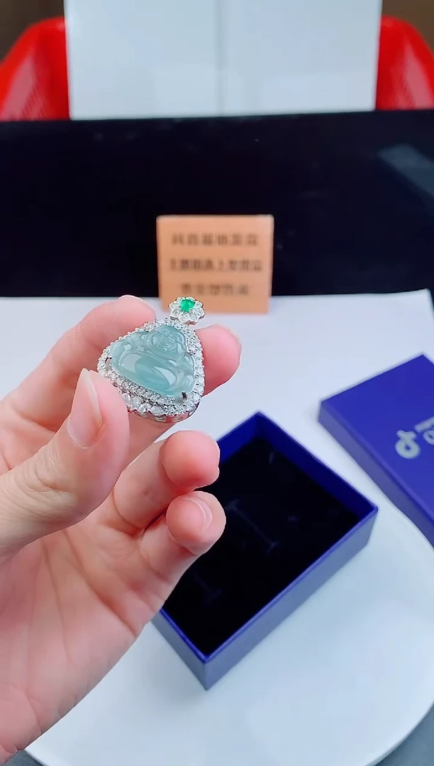 颈饰未镶嵌翡翠