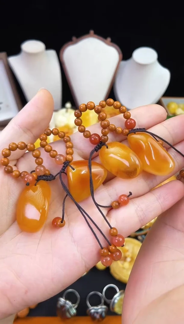 琥珀未镶嵌珠宝奇石多样性发其一