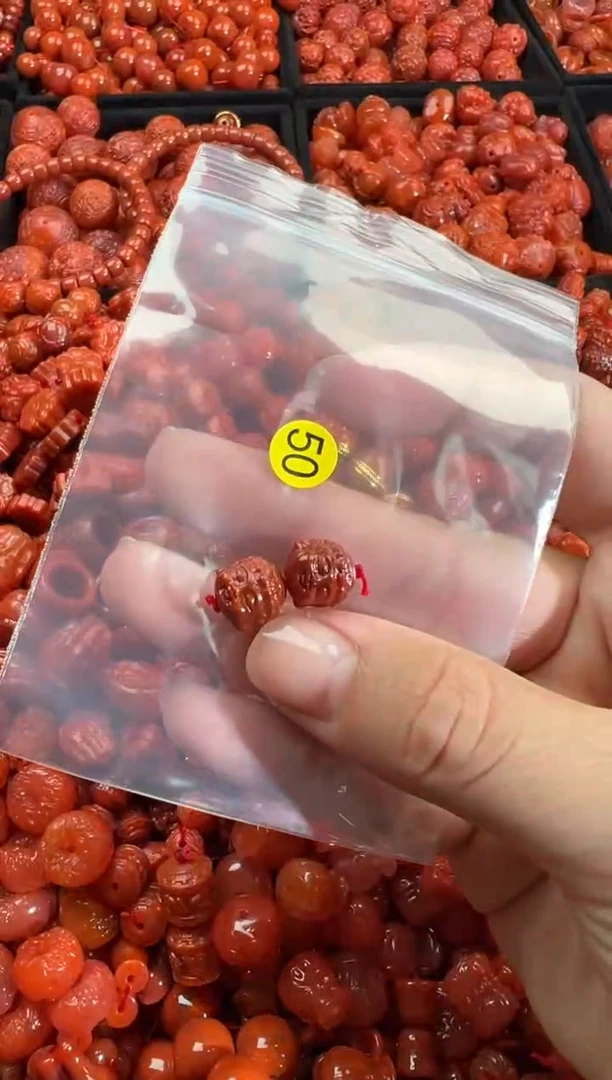 南红玛瑙未镶嵌颈饰1