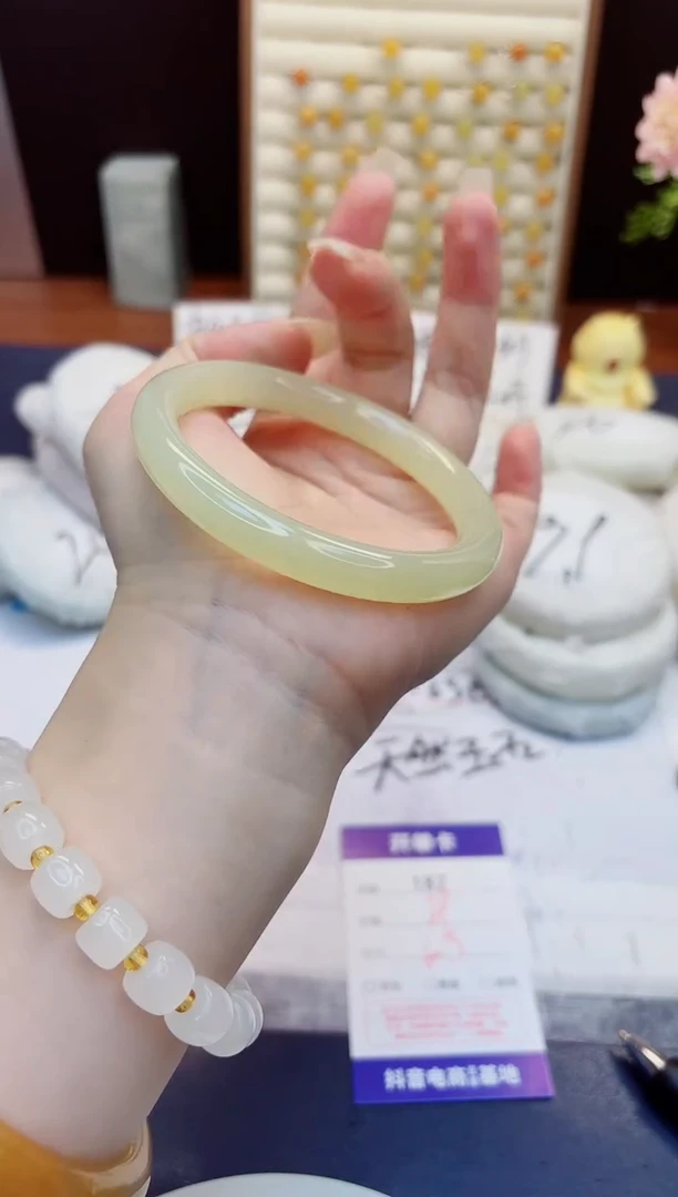 未镶嵌手镯石英质玉187-美人条晴水-圈口60