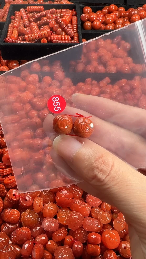 颈饰未镶嵌南红玛瑙1